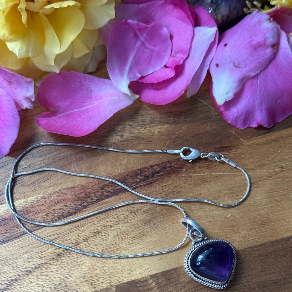 Vintage sterling Silver 925 Necklace with an amethyst Pendant